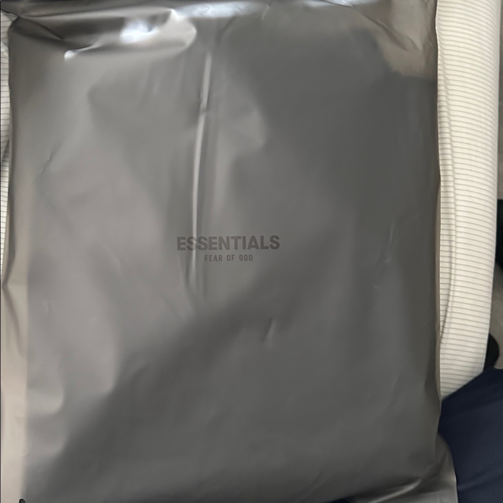 Fear of God Essentials Stretch Limo Hoodie – Black – Size Small – NWT - Picture 3 of 4